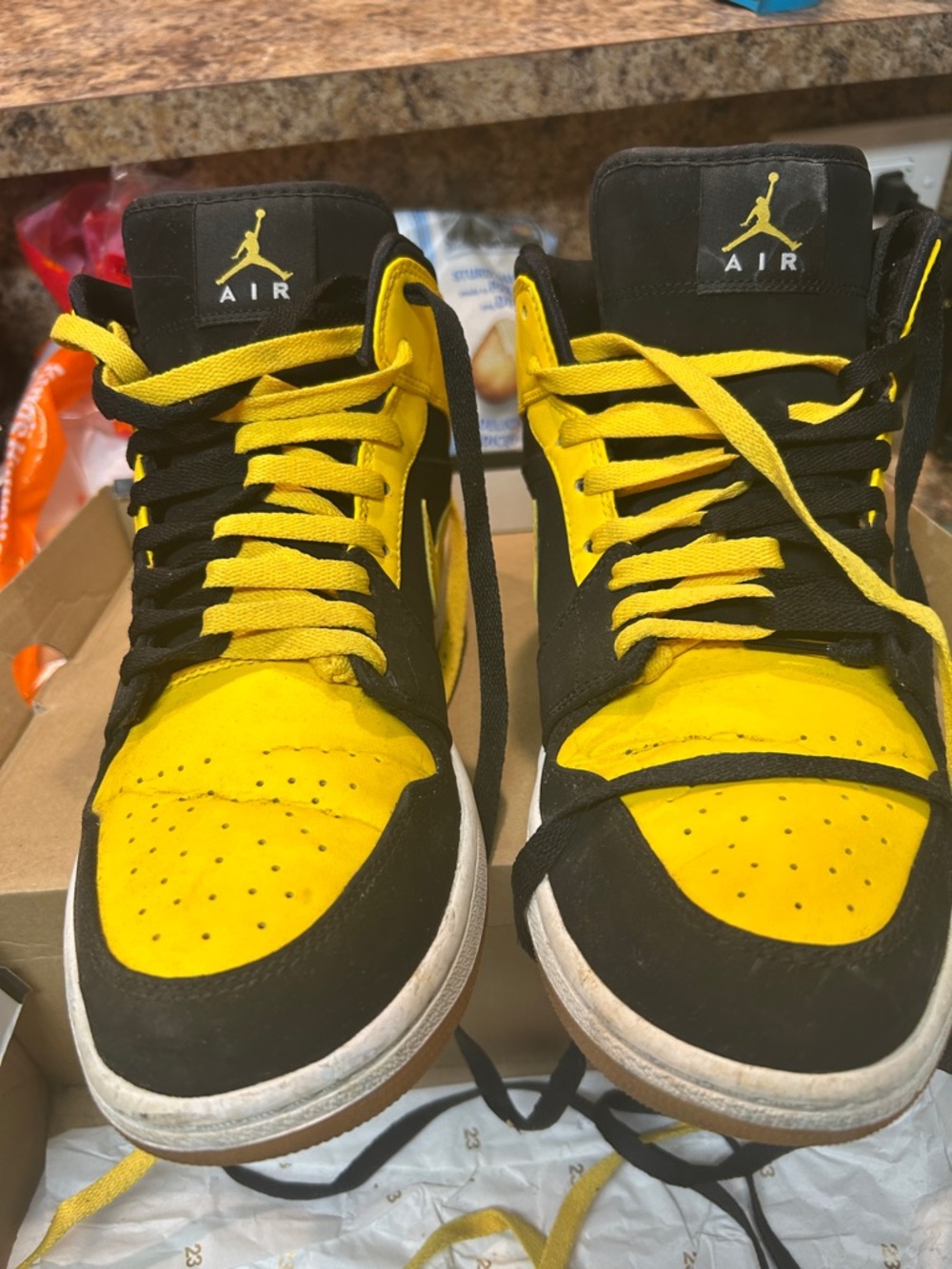 Nike Air Jordan 1 Mid - Black/Yellow - Picture 3 of 5